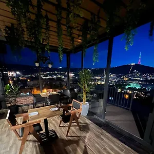 Livin 3*, Tbilisi Gruzja